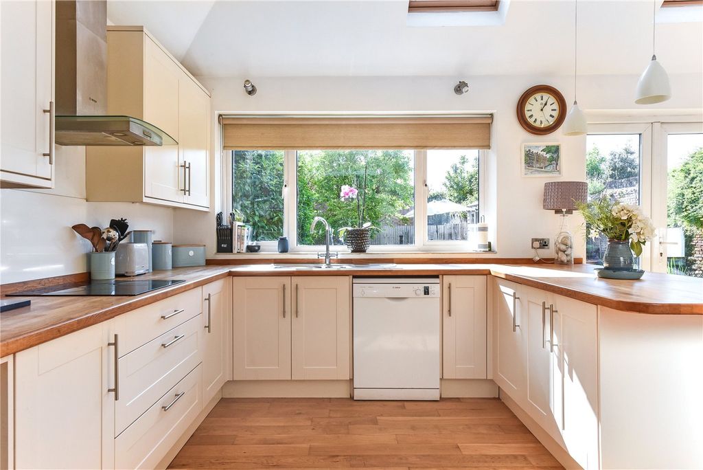 Property photo 3 of 20 Kitchen