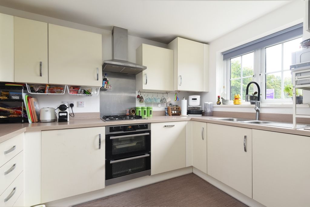 Property photo 2 of 18 4479308