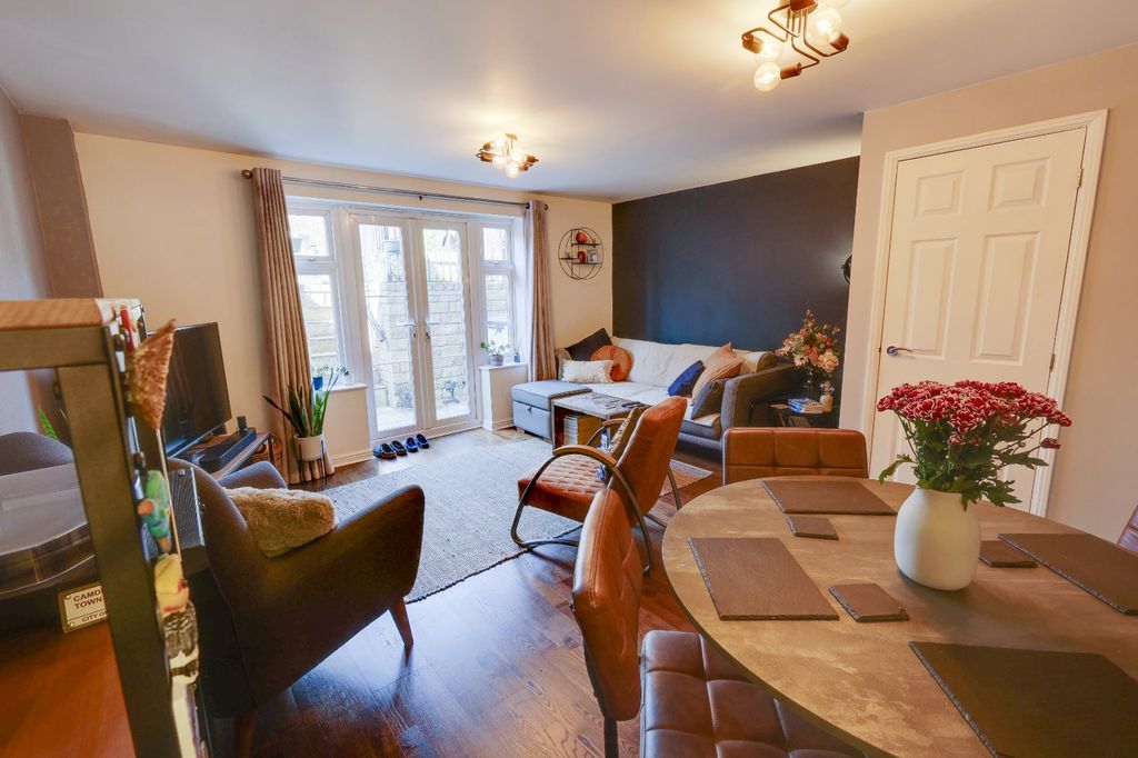 Property photo 3 of 19 Picture No. 16