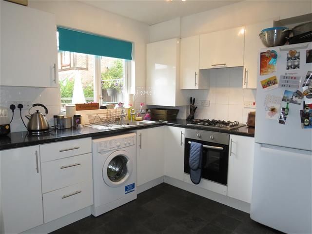 Property photo 3 of 9 Kitchen