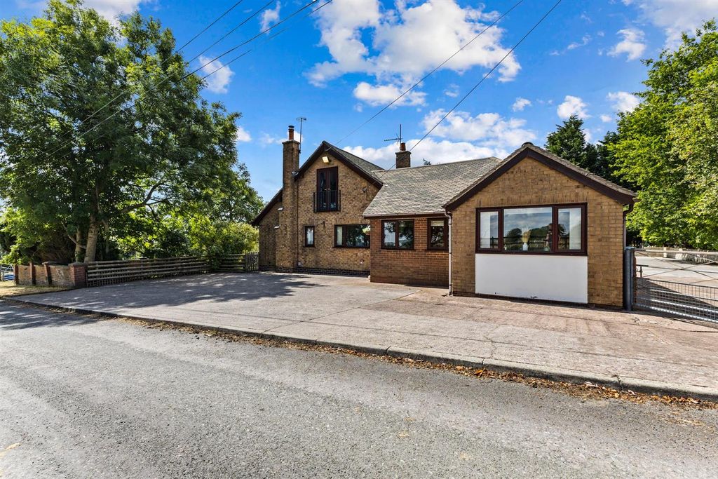 Property photo 1 of 45 Hil Colm