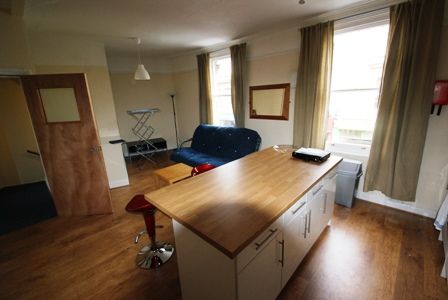 Property photo 3 of 7 3A Cotham Hill (7).J