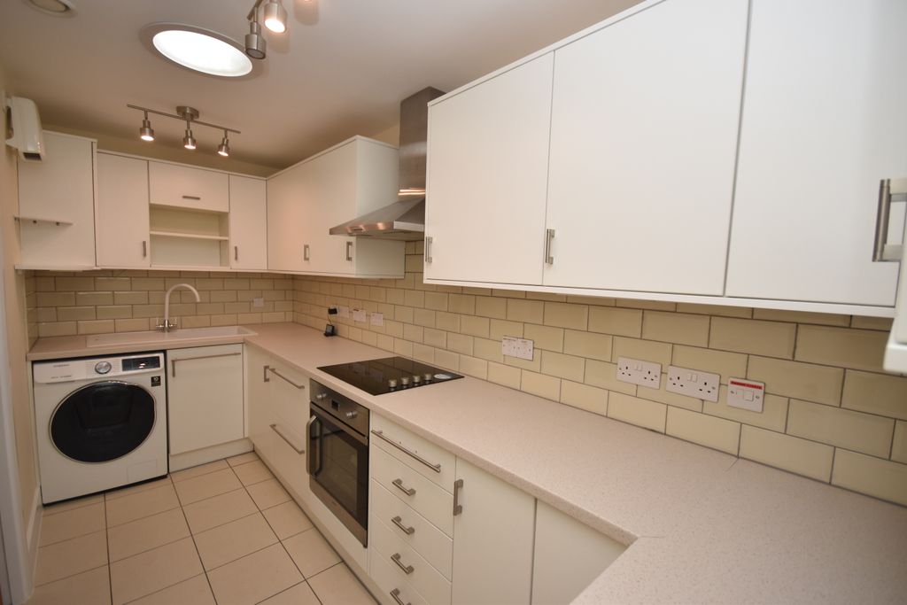 Property photo 3 of 9 Kitchen