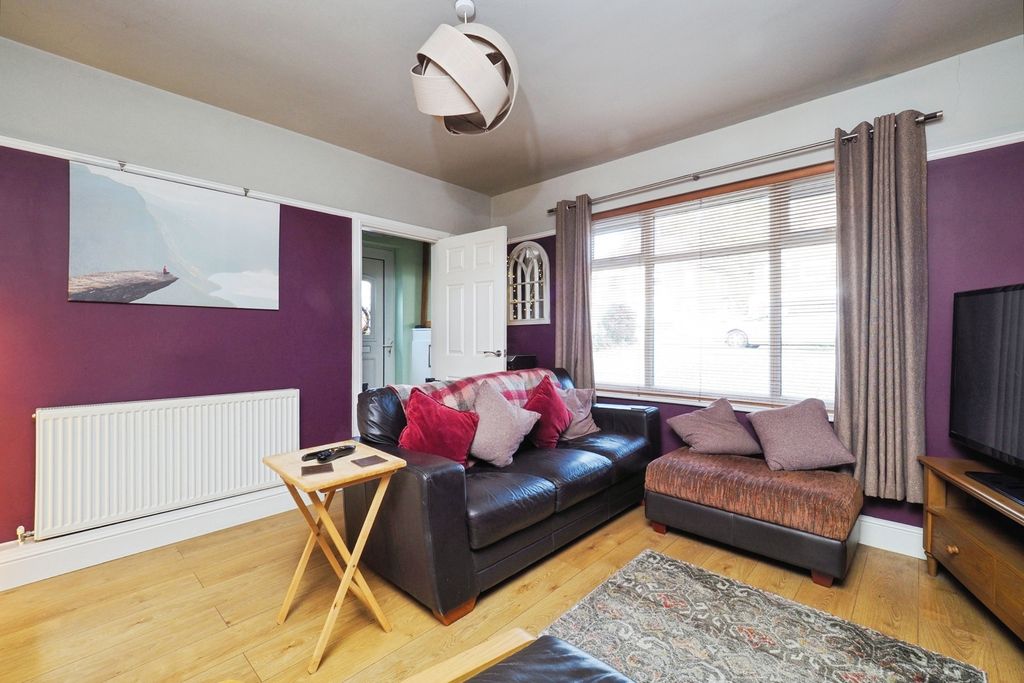 Property photo 3 of 17 Photo