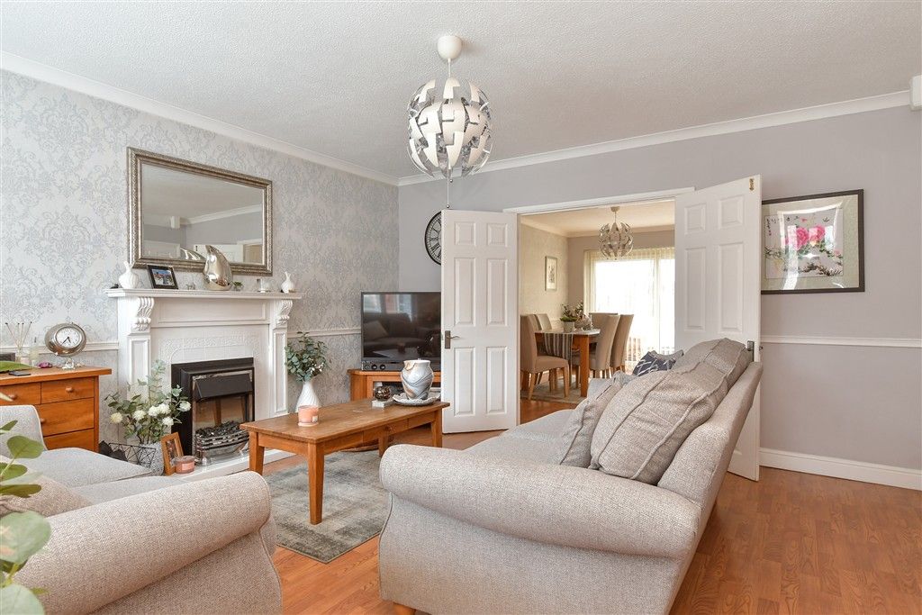 Property photo 3 of 12 Lounge