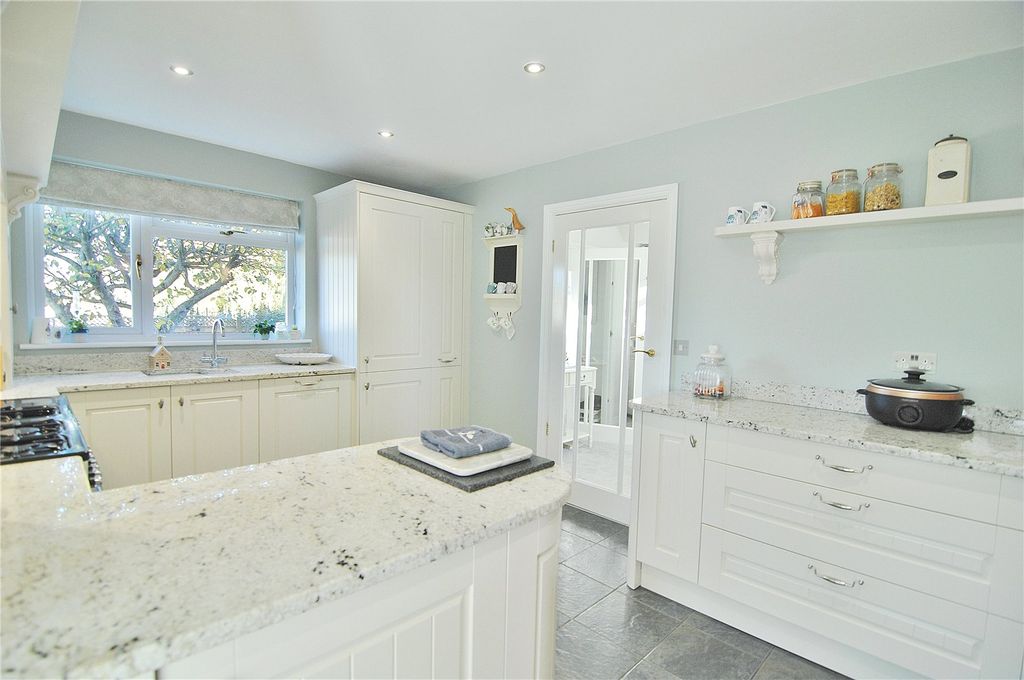 Property photo 2 of 20 Picture No. 23