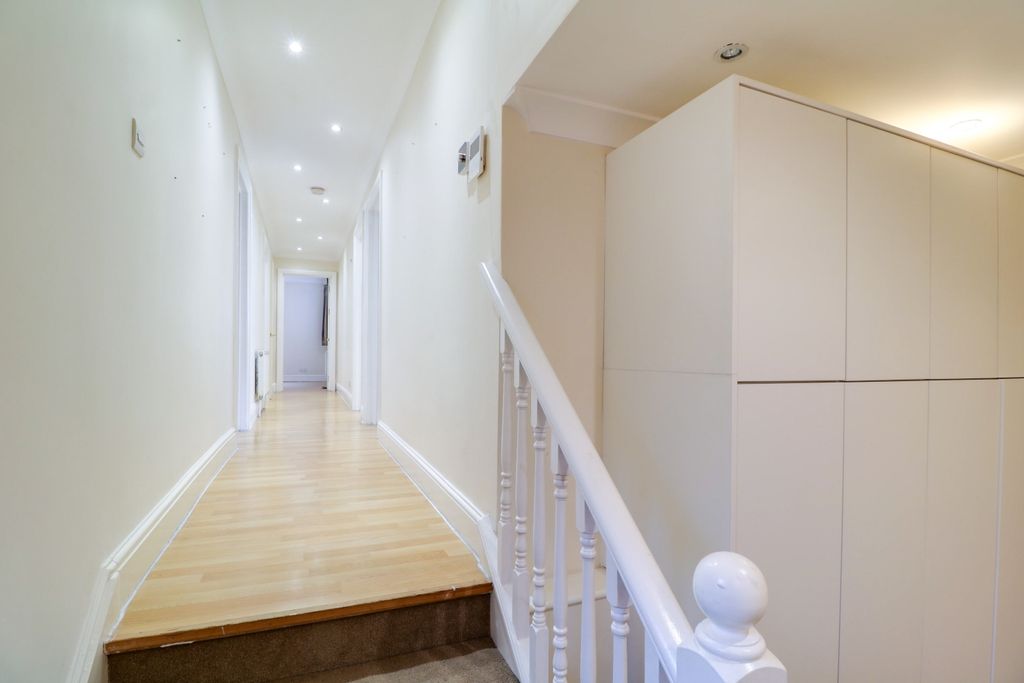Property photo 3 of 9 10