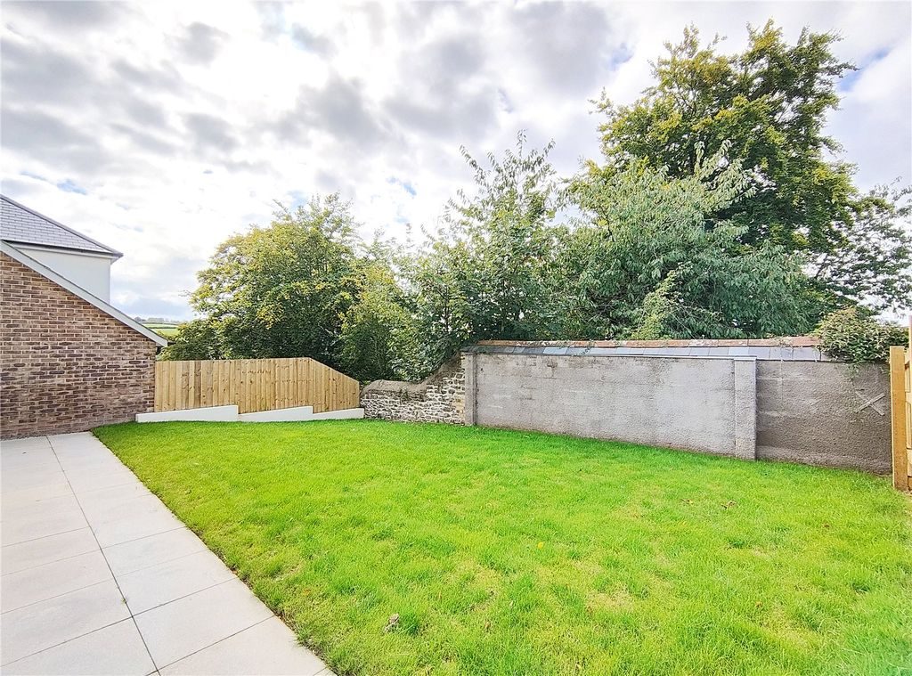 Property photo 2 of 27 Picture No. 25