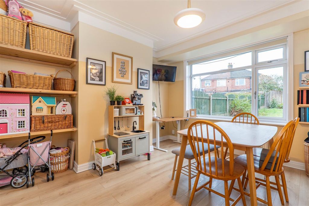 Property photo 3 of 25 Dining Room