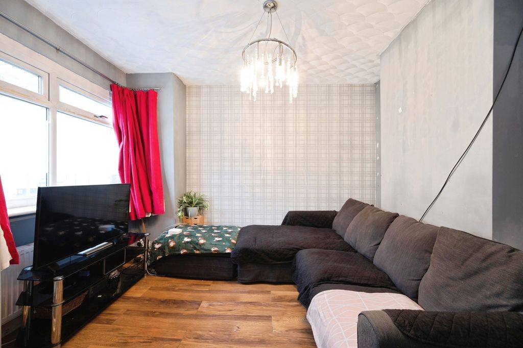 Property photo 2 of 10 Pbox-Img.Jpg