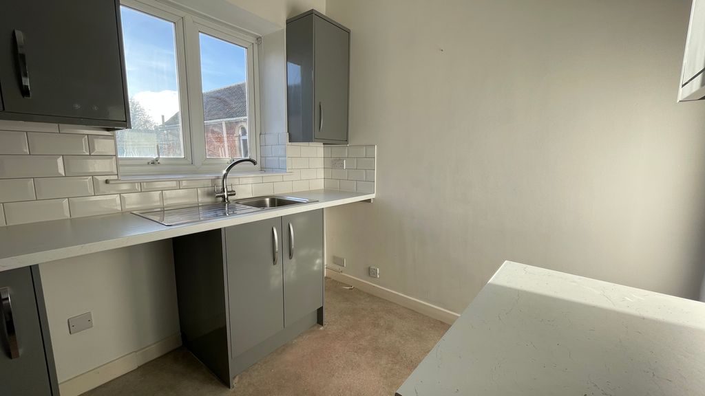 Property photo 3 of 10 Kitchen