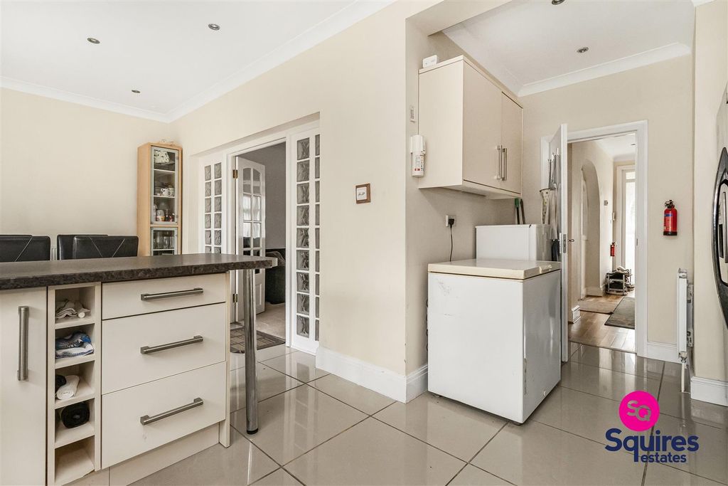 Property photo 3 of 25