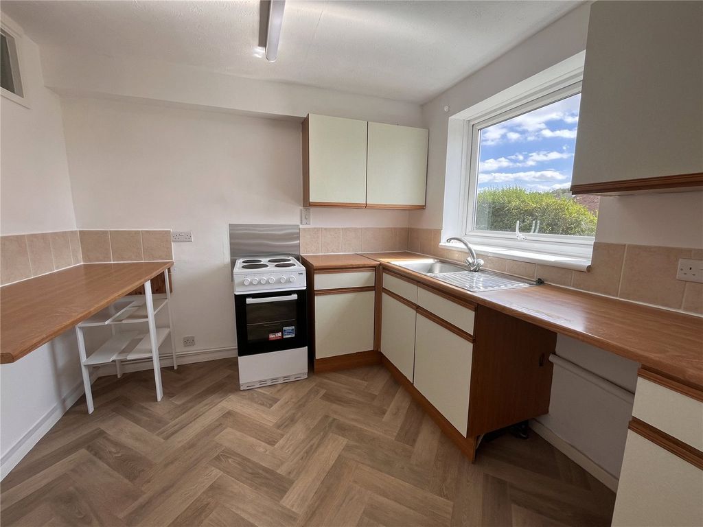 Property photo 3 of 6 Kitchen