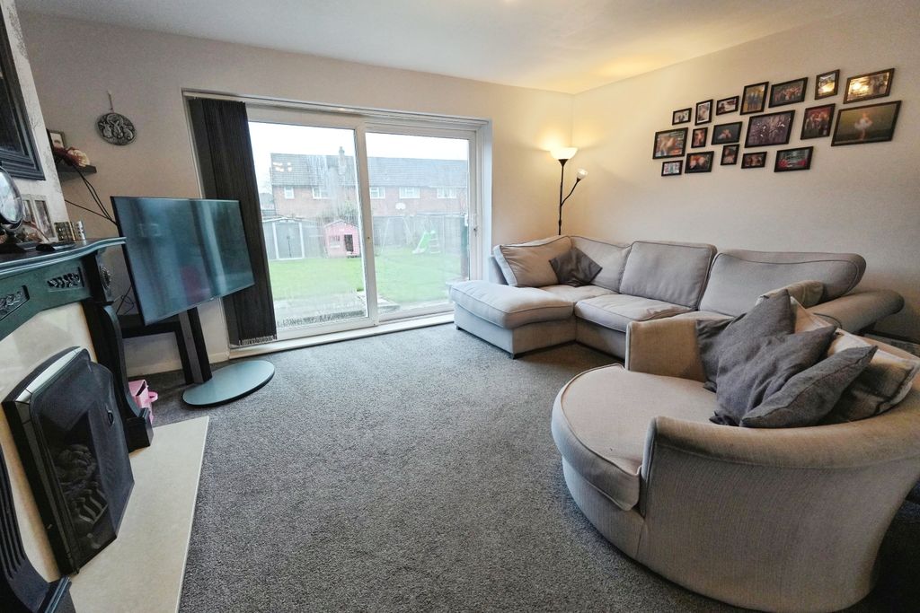 Property photo 2 of 23 Lounge