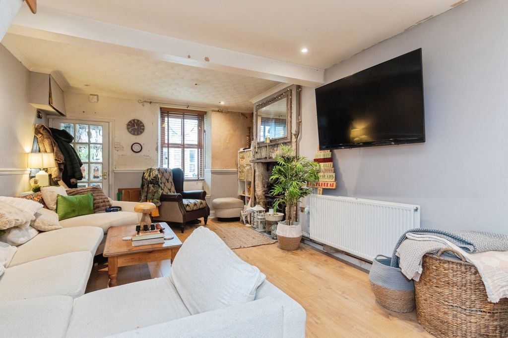 Property photo 3 of 17 Pbox-Img.Jpg