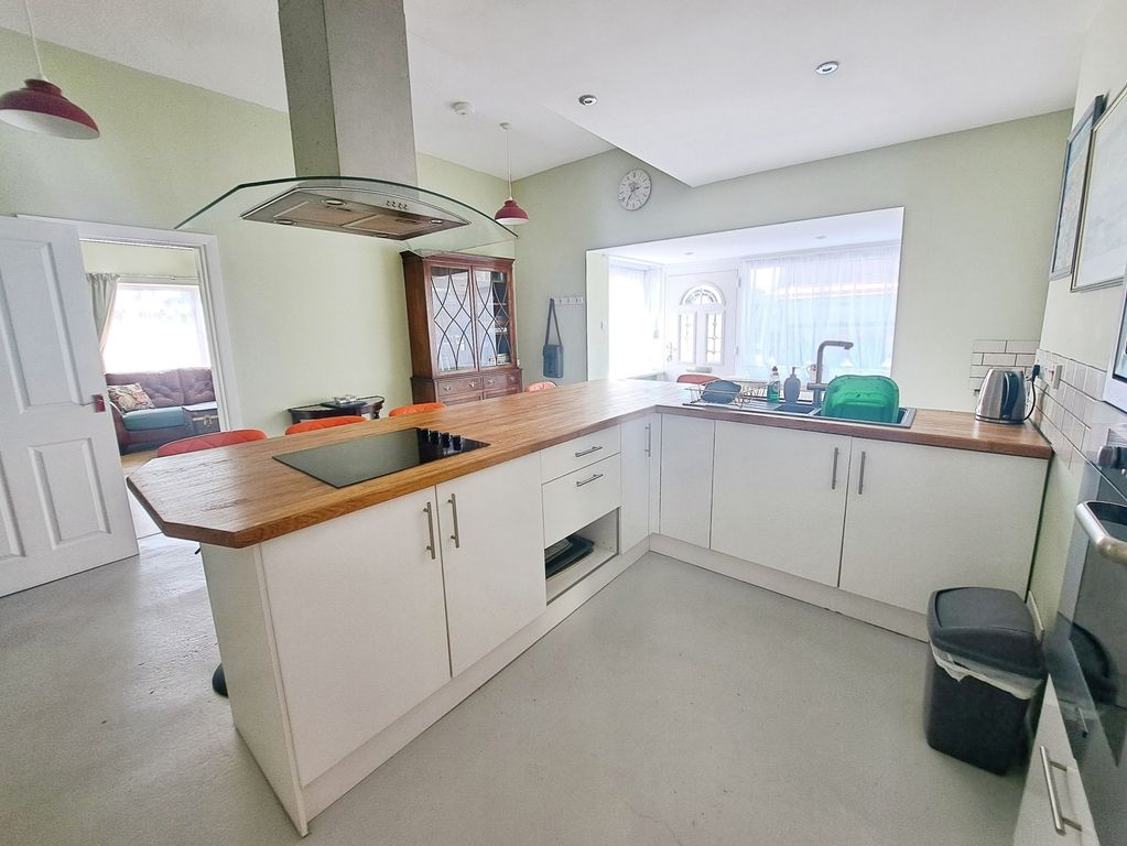 Property photo 3 of 11 Kitchen Dining Room