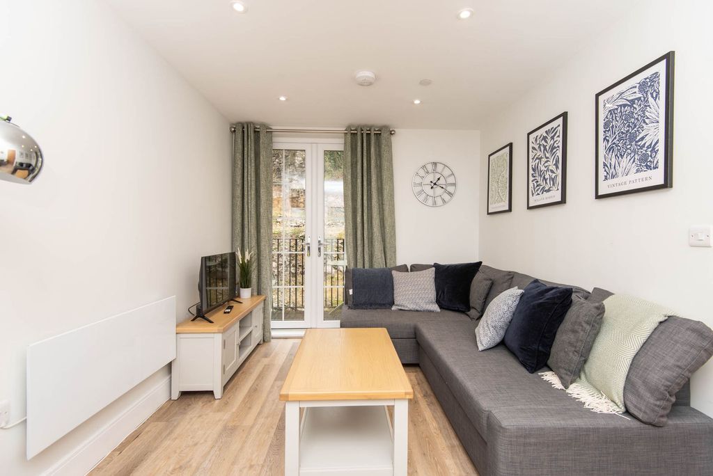 Property photo 3 of 22