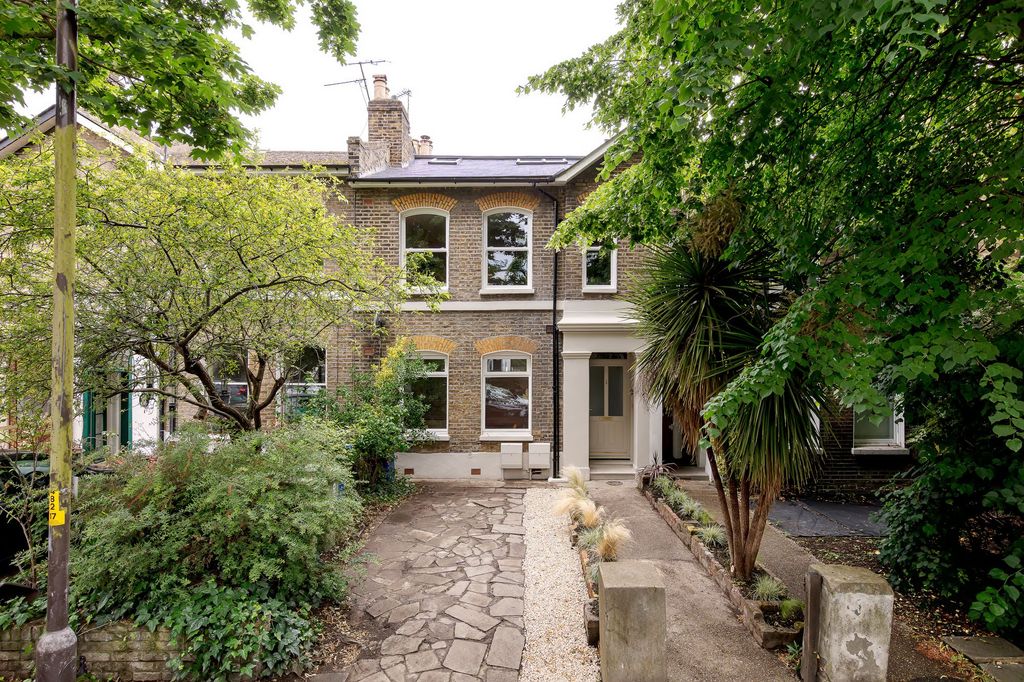 Property photo 1 of 28