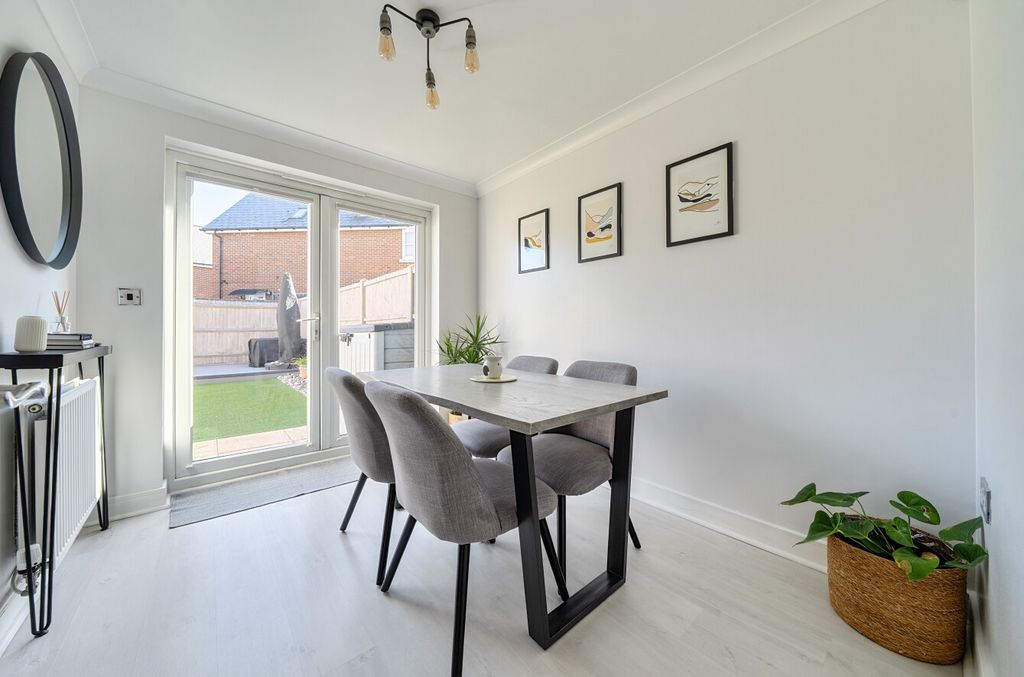 Property photo 3 of 23 Dining Area