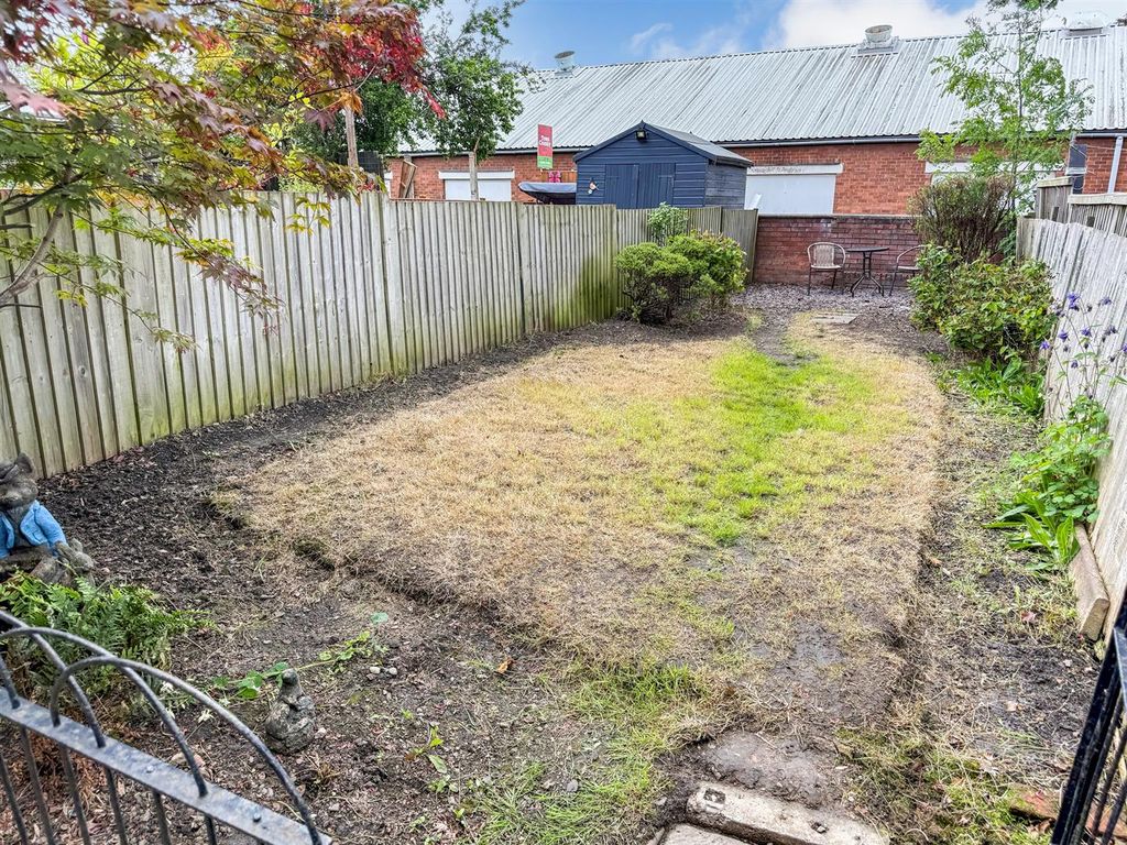 Property photo 3 of 10 Front Gardens