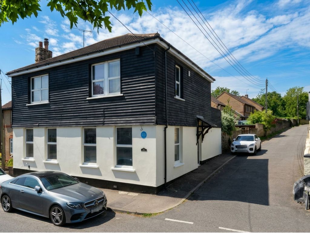 Property photo 1 of 27