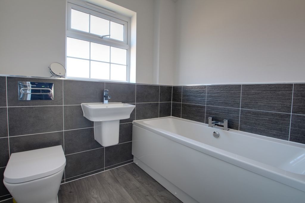 Property photo 3 of 17 Family Bathroom