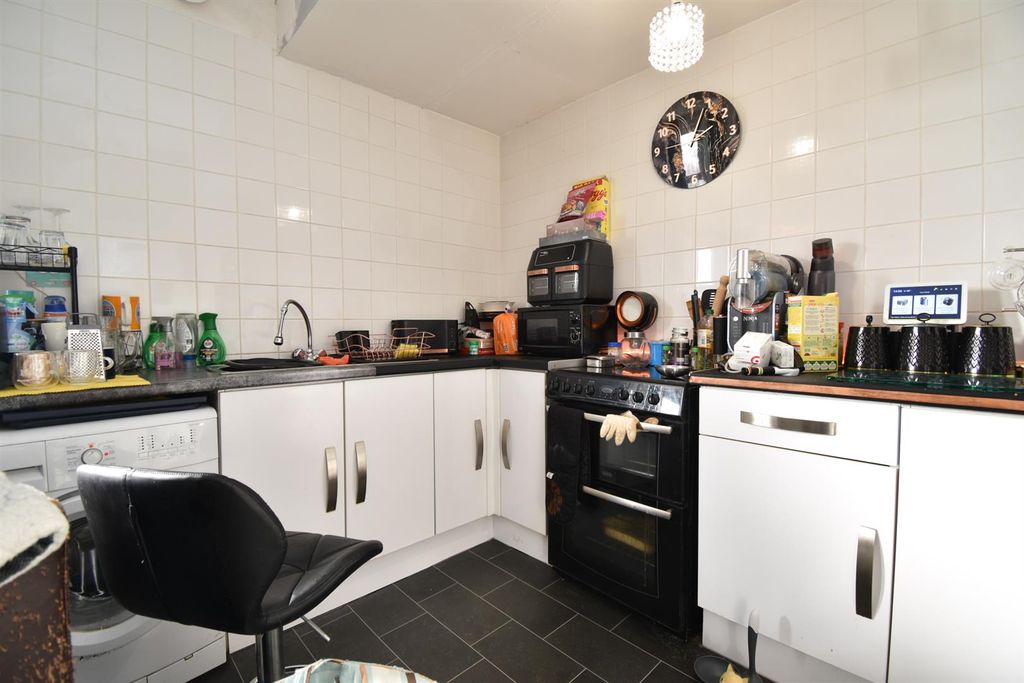 Property photo 2 of 9 Kitchen