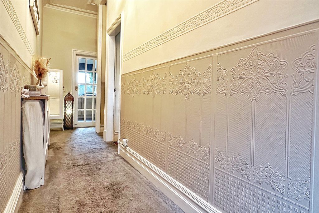 Property photo 2 of 25 Entrance Hall