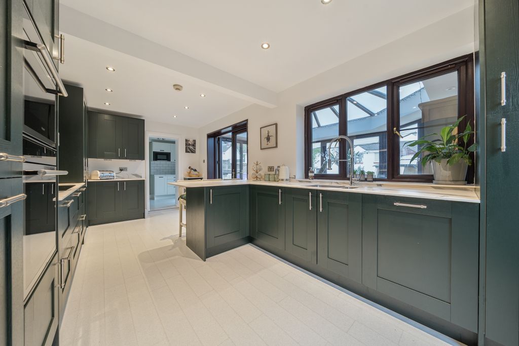 Property photo 3 of 25 Kitchen / Dining Room