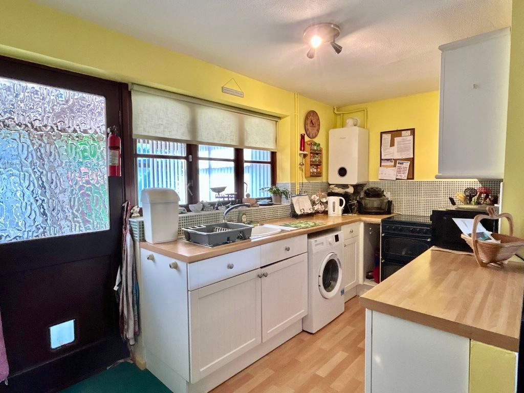Property photo 3 of 13 Kitchen