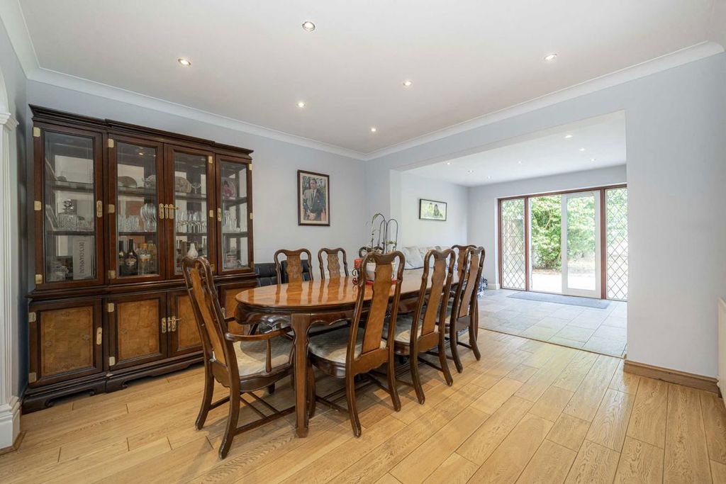 Property photo 3 of 8
