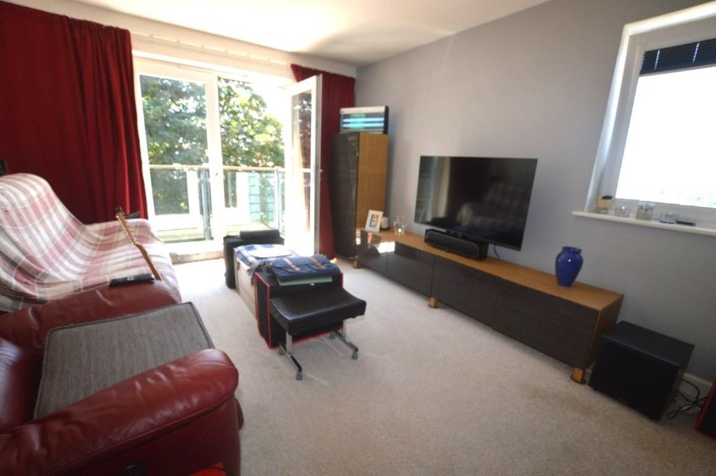 Property photo 3 of 11 Dsc_0016 (Medium).Jpg