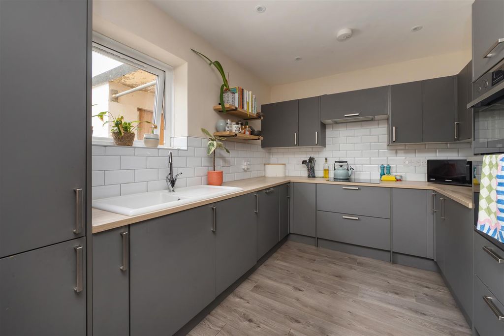 Property photo 3 of 17 Saddleton Road, Whitstable