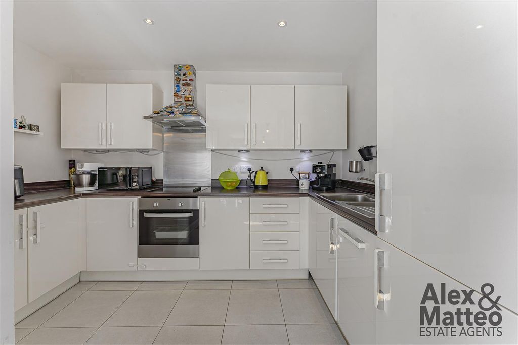 Property photo 2 of 21 Silwood Street