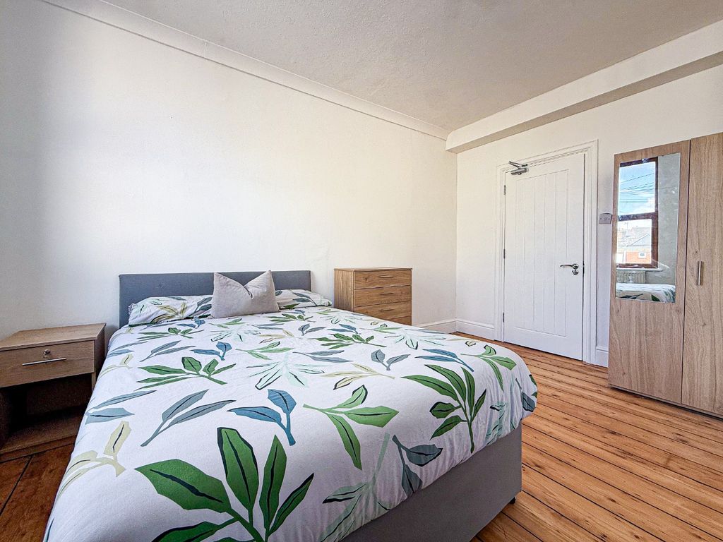 Property photo 2 of 8 4533142