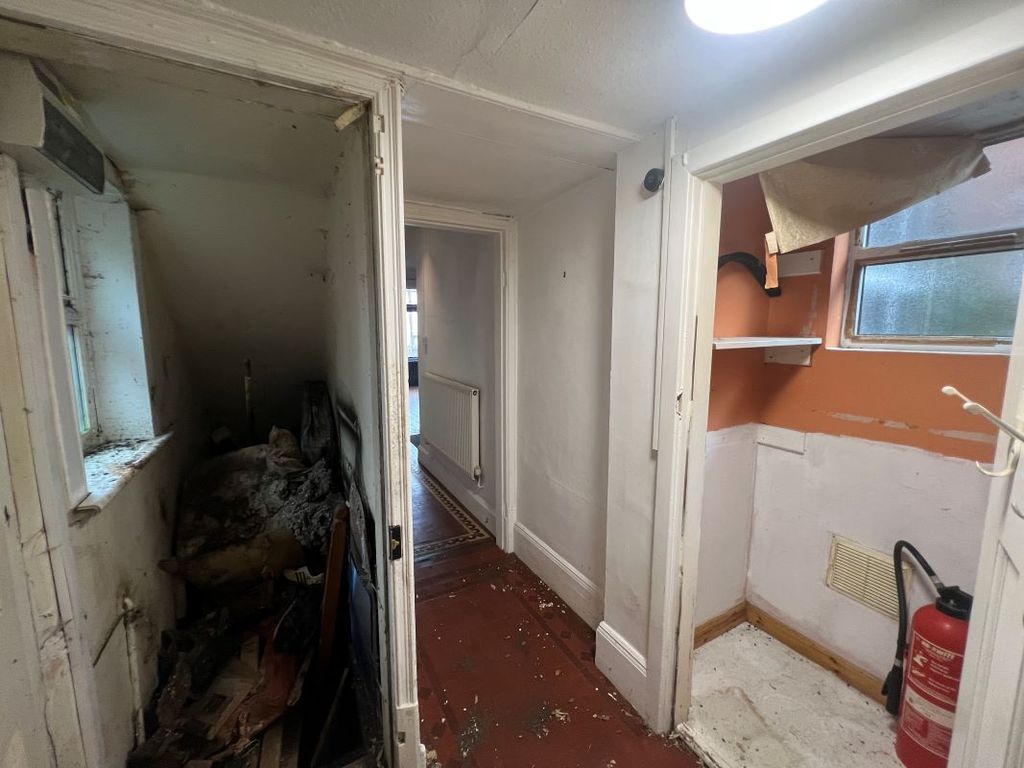 Property photo 3 of 37