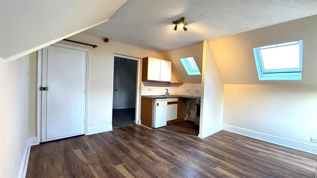 Property photo 2 of 7 Lounge (3).Jpg