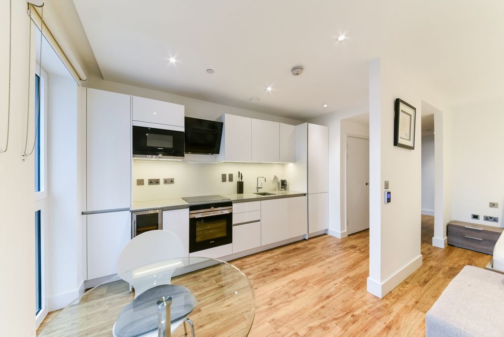 Property photo 2 of 8 Kitchen