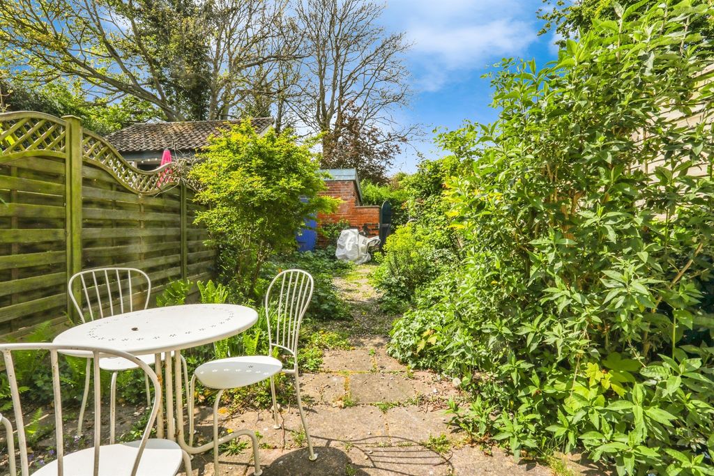 Property photo 2 of 16