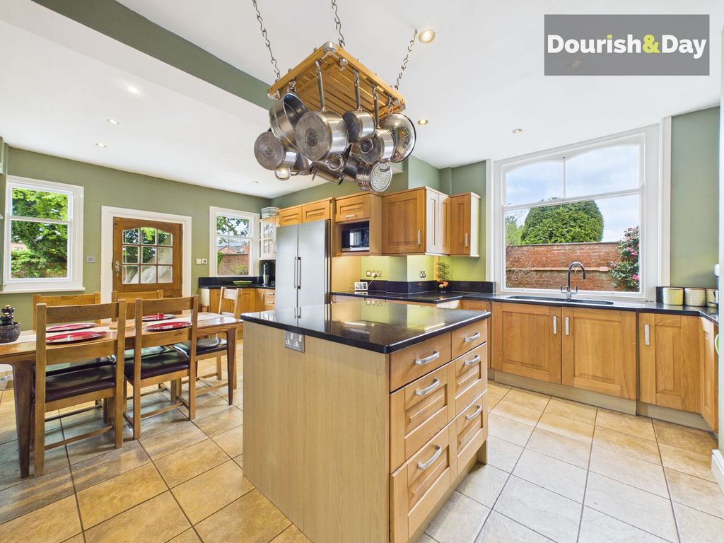 Property photo 3 of 31