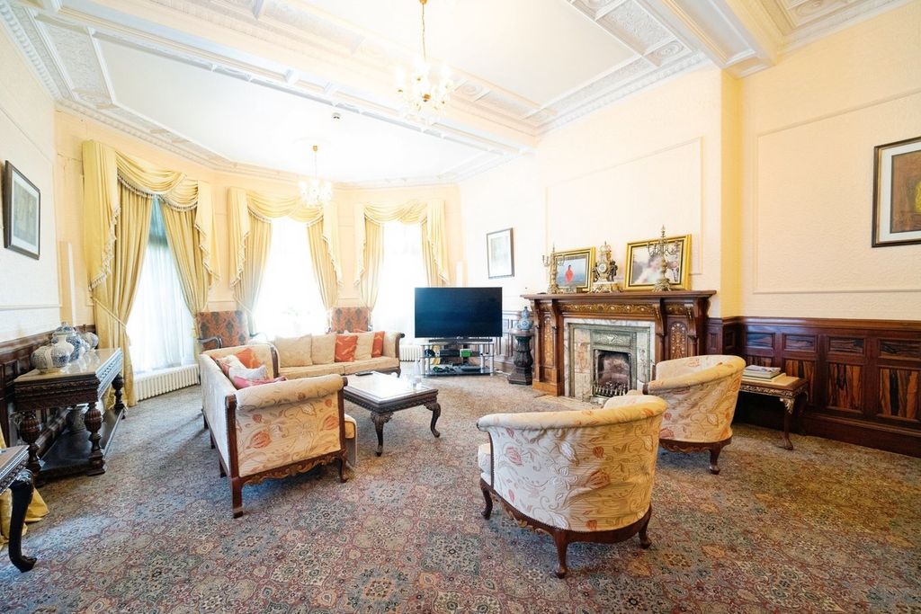 Property photo 3 of 37