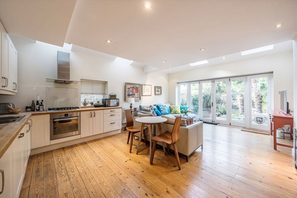 Property photo 2 of 7