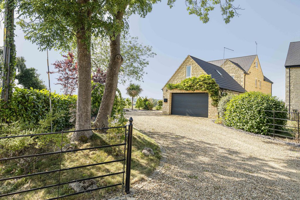 Property photo 2 of 41