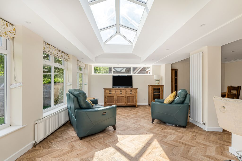 Additional image 2 of 3 bed detached bungalow for saleRiverside Close, Liss, Hampshire GU33