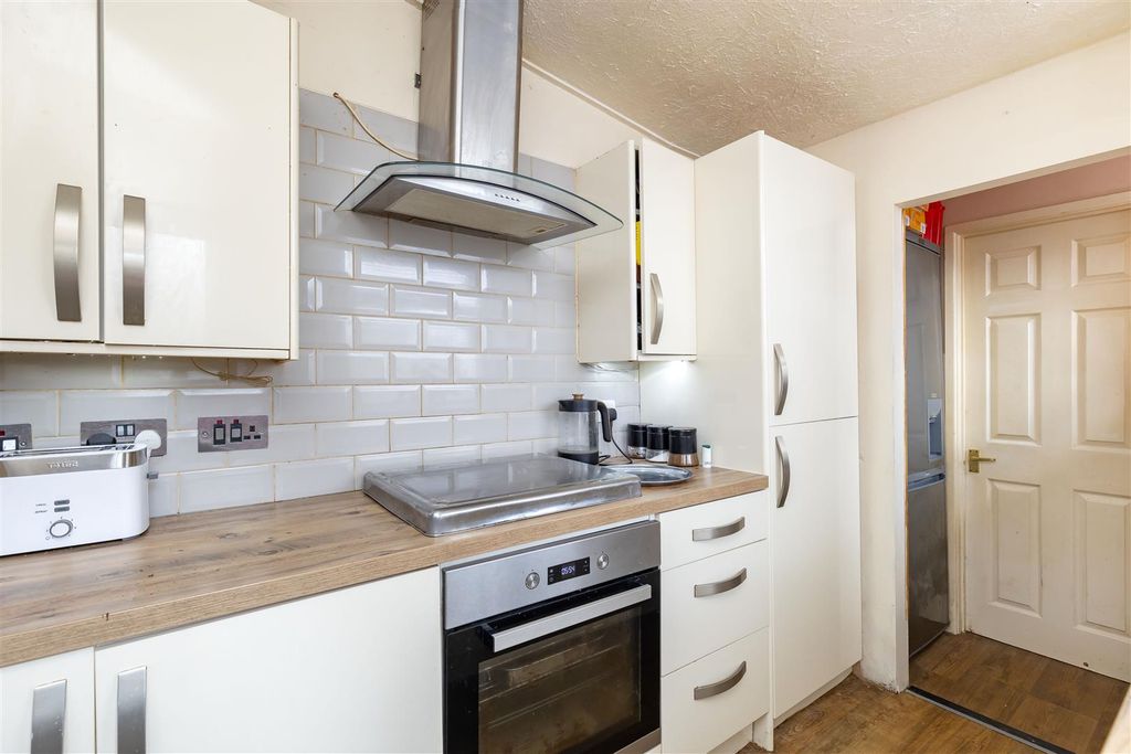 Property photo 3 of 29 Kitchen