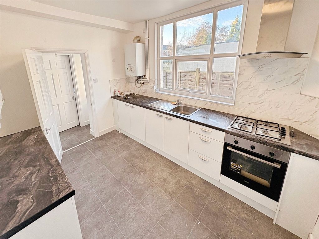 Property photo 3 of 12 Kitchen