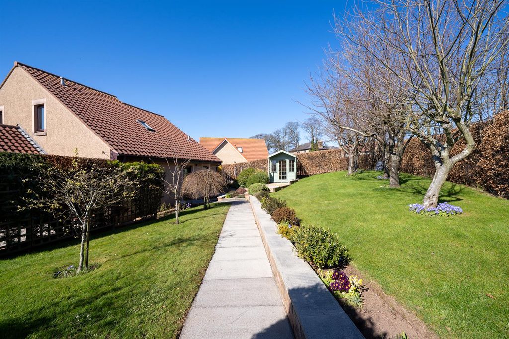Property photo 3 of 25 10 Gunsgreen Park-26.Jpg