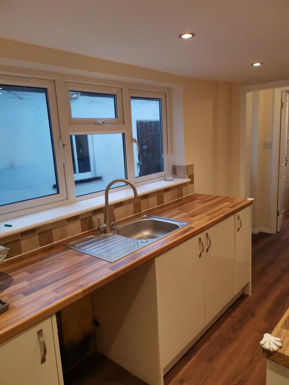 Property photo 2 of 7 Kitchen