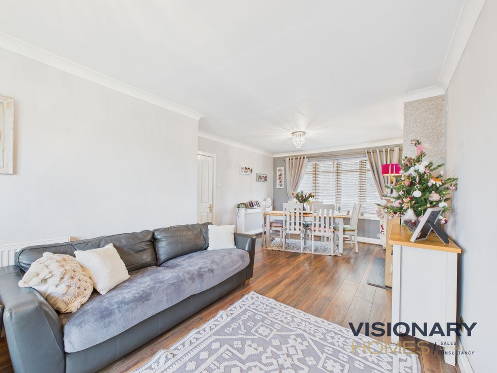 Property photo 3 of 20 Lounge