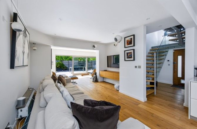 Property photo 2 of 17